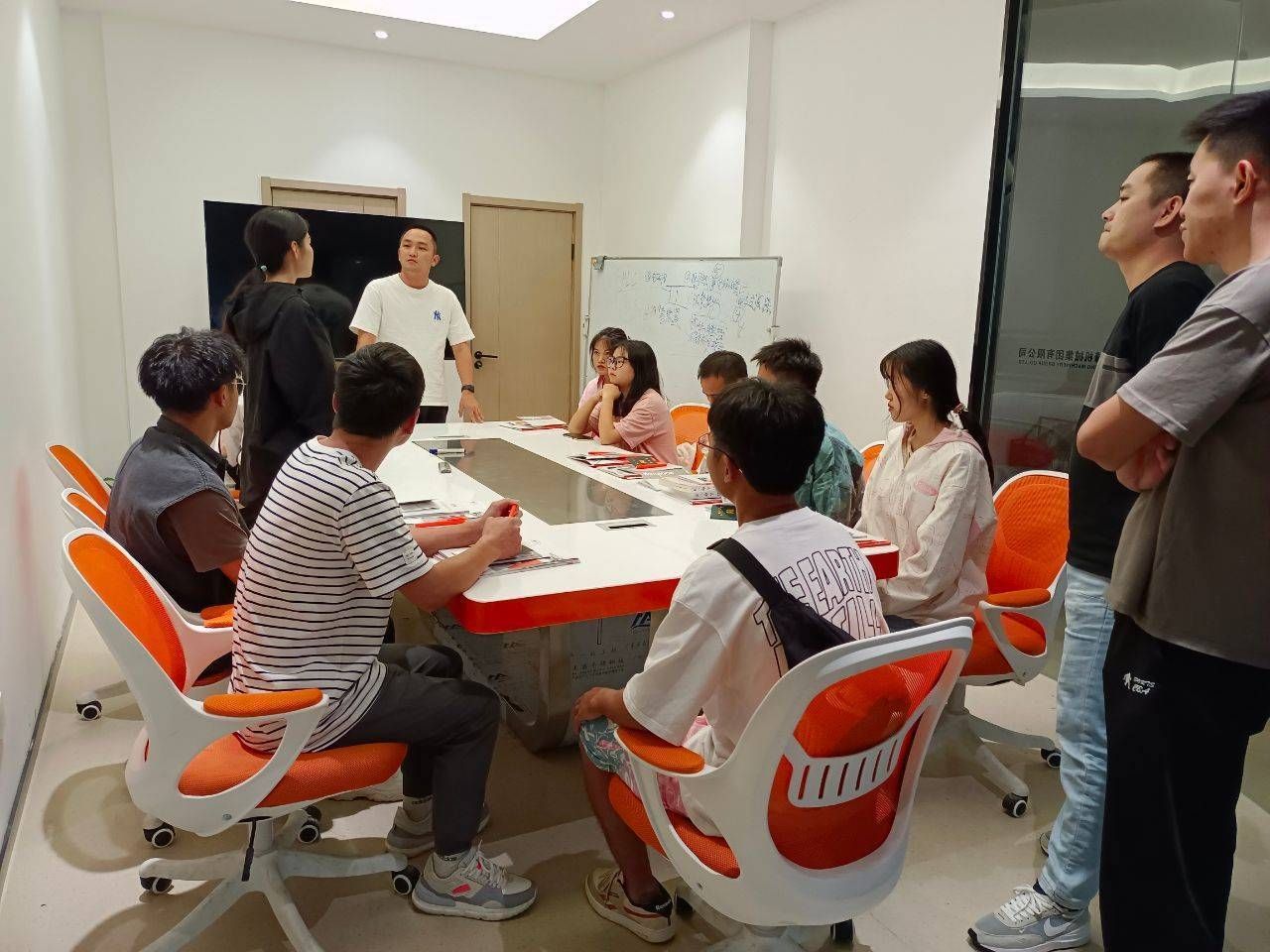 大步流星，执梦远航！第八期飞鹰班结业仪式圆满竣事