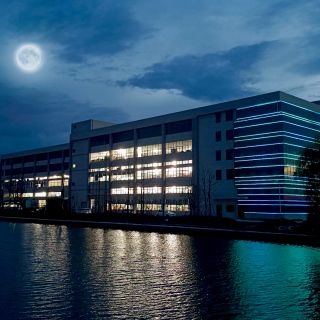 中秋圆月映长空，优美与君共！边锋集团祝您中秋佳节快乐