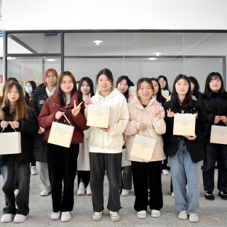 “送你一朵小红花”！边锋开展妇女节福利赠予活动